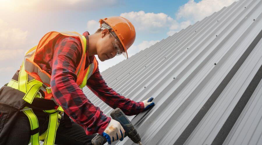 GAF certified roofer in Urbana, IA